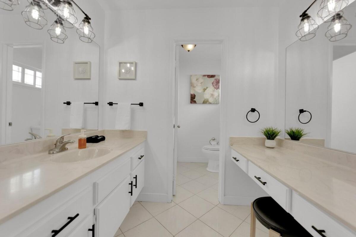 Luxury 4br Vegas Retreat With Pool 10 Mins To Strip