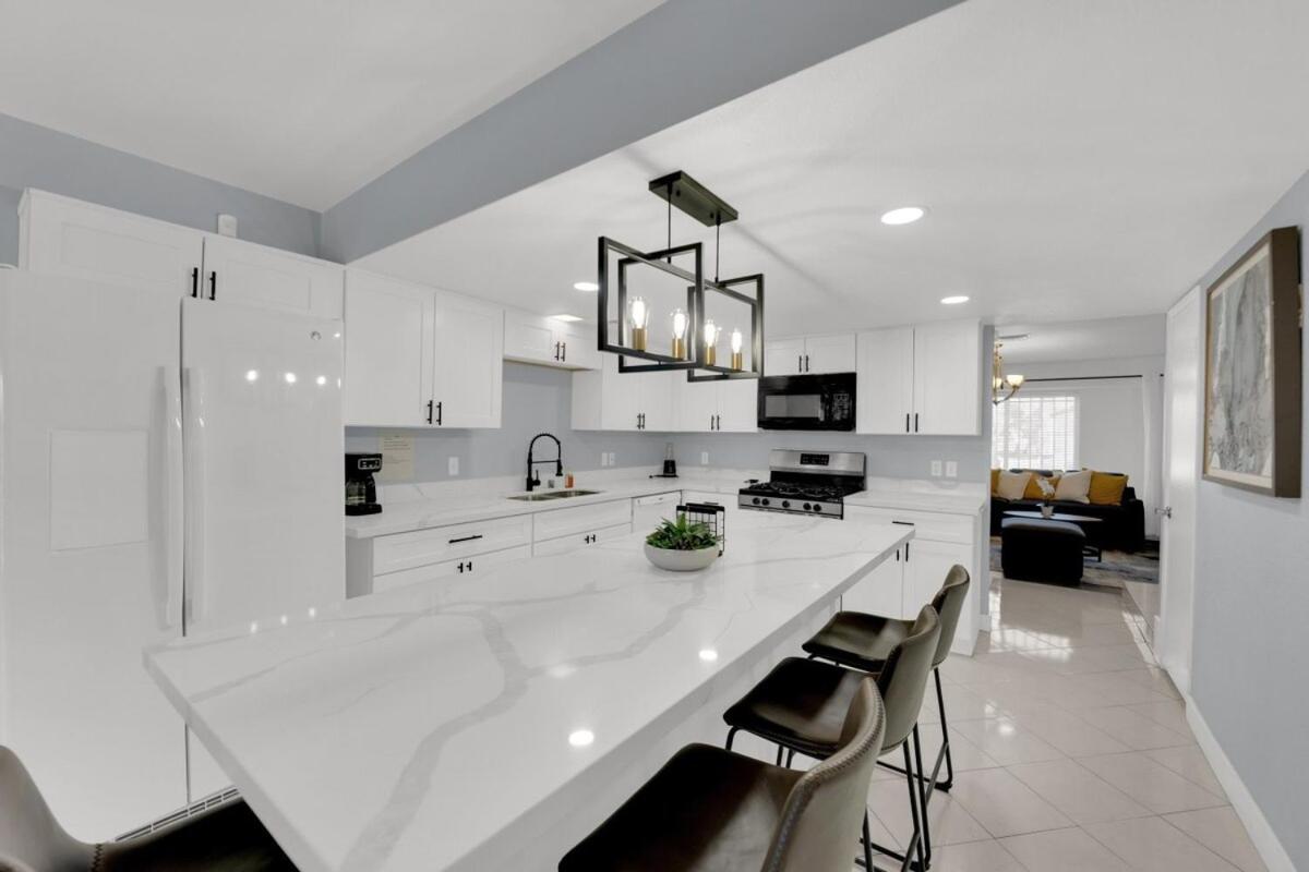 Luxury 4br Vegas Retreat With Pool 10 Mins To Strip *